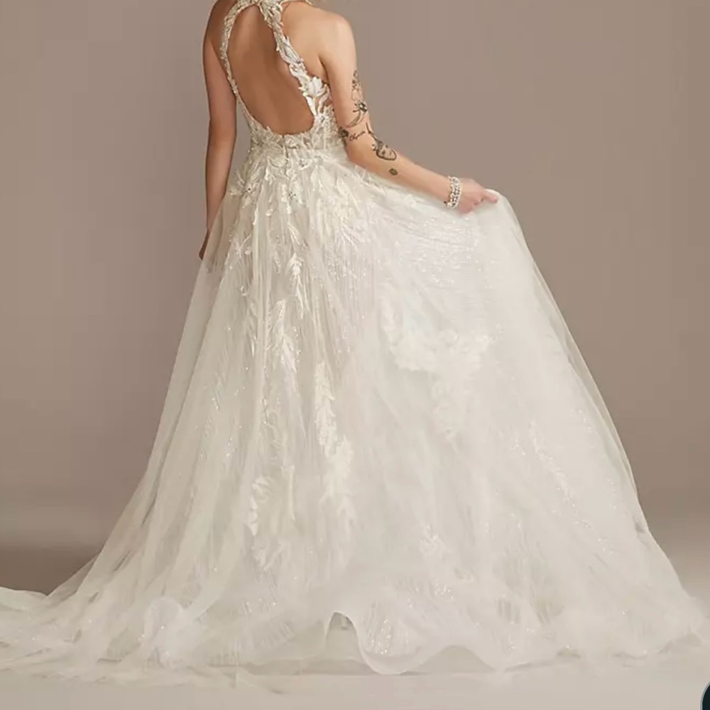 NWT Funds from sale help struggling children. . Wedding Gown - Picture 7 of 12